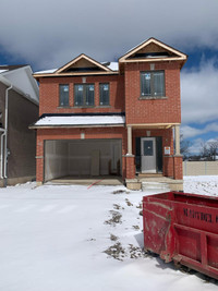 NEW 4 Bed 2.5 Bath House Rental in Thorold