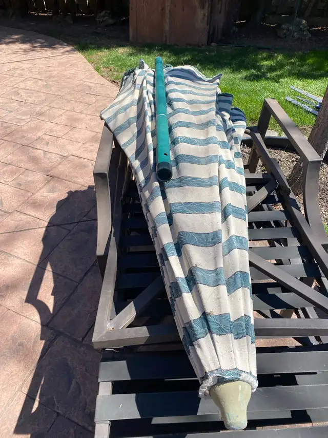 patio chairs and umbrella 62863736944002124