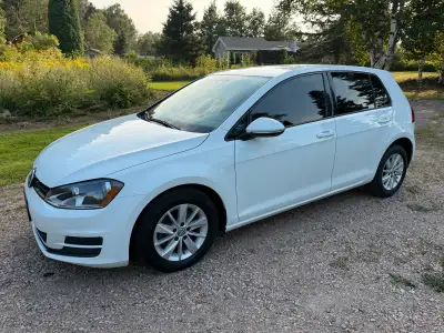 Volkswagen GOLF 5 portes 2017 1.8 TSI Révisée et prete pour la route. Ensemble d’hiver, roues et pne...