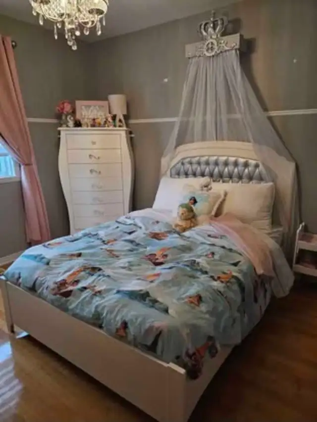 Natart Allegra Convertible Bed / Crib + tall dresser in Multi-item in Laval / North Shore - Image 4