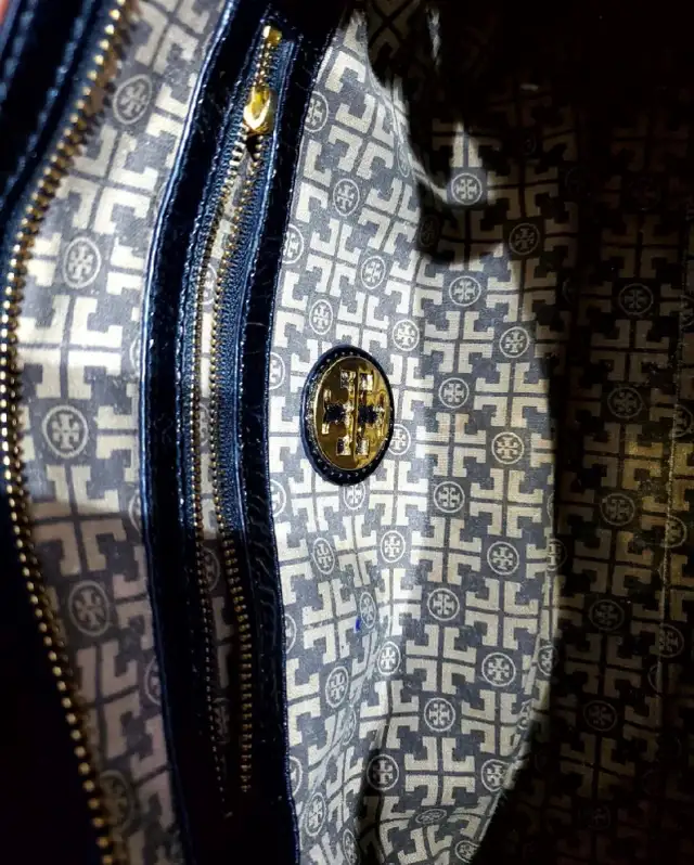 Tory Burch bag in Women's - Bags & Wallets in Granby - Image 9