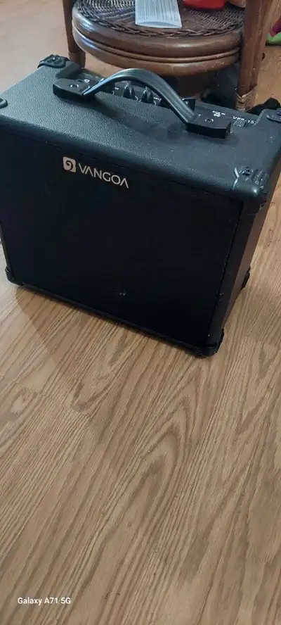 Get ready to amplify your sound with this Vangoa guitar amplifier! This compact amp packs a punch, d...