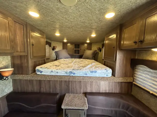 Living quarters horse trailer  in Equestrian & Livestock Accessories in Vanderhoof - Image 8