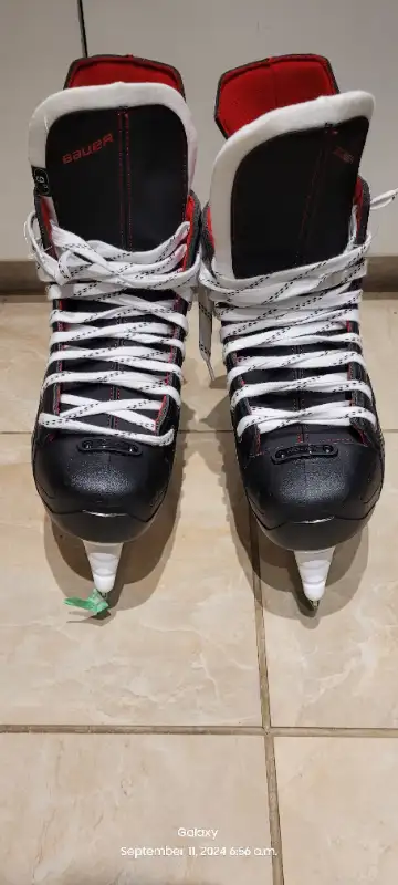 New Bauer Vapor X250 Hockey Skate,size 9R, View more