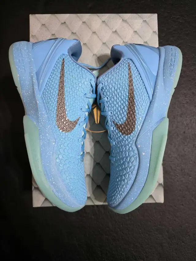 Kobe 6 Ice Grinch size 8 in Men's Shoes in Mississauga / Peel Region - Image 4