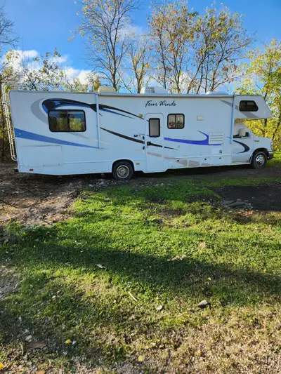 For sale is a well-maintained 2010 Four Winds Class C motorhome built on the reliable Ford E-450 Sup...