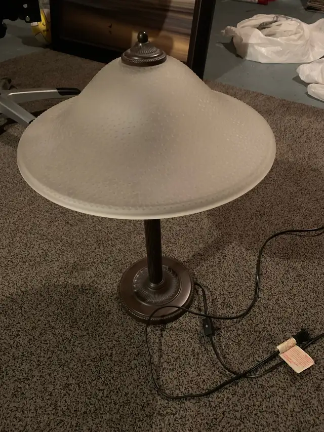 TABLE LAMP - PERFECT COND-METAL/WOOD AND GLASS (not plastic) in Indoor Lighting & Fans in City of Toronto - Image 2