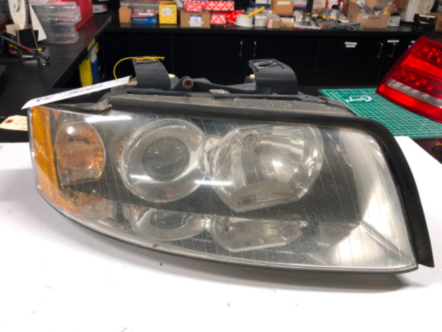 2002-2005 Audi A4 right side headlight in Auto Body Parts in Mississauga / Peel Region
