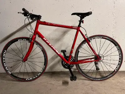 Hybride Devinci Sydney 55cm All Aluminium Shimano XTR 27 speeds Rider Height 5.9-6.2’ Featherlight T...