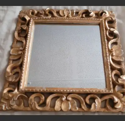 Beautiful good quality square Mirror from Bombay store on excellent condition. Metal exterior Measur...