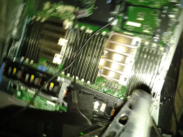 Dell PowerEdge R740XD NVME U2 Storage 24 Bay Server 2x xeon GOLD in Servers in City of Montréal - Image 5