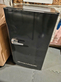 Frigidaire 3.2 cu ft.  Retro Bar Fridge. Like new. Little use. 