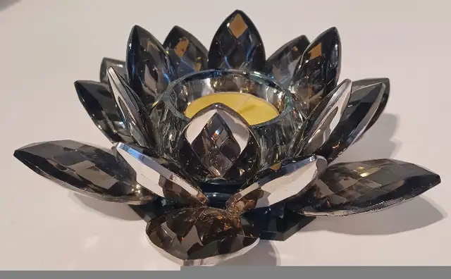 Lotus Mirrored Crystal Glass Votive Candle Holder w/Candle EX in Home Décor & Accents in City of Montréal - Image 4