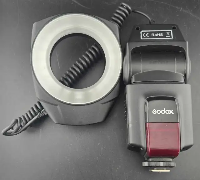 GODOX FLASH W/ CIRCLE LED LIGHT in Cameras & Camcorders in City of Toronto - Image 3