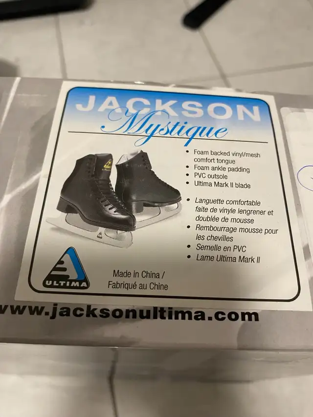 Jackson Mystique Figure Ice Skates Black size 10 youth/Patins in Skates & Blades in City of Montréal - Image 2