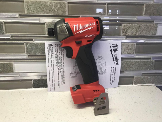 Impact Driver 1/4 Milwaukee Fuel Surge 2760-20  -NEUF- dans Outils électriques  à Laval/Rive Nord