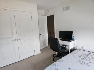 Room in Peaceful Home - Seeking Quiet Female Tenant (Shared Wash