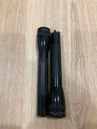 2 maglite mini flashlights working just need batteries