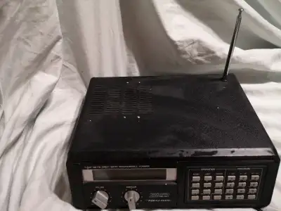 REALISTIC 200 CHANNEL PRO-2021 U/VHF AM-FM PROGRAMMABLE SCANNER, View more