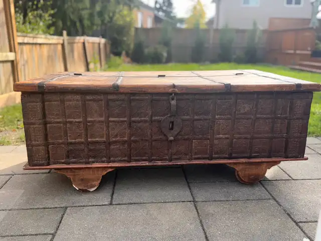 Antique wood trunk in Coffee Tables in City of Toronto - Image 7