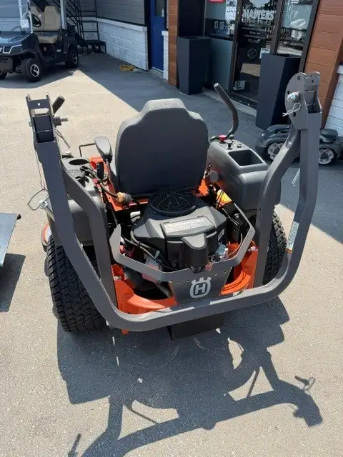 Husqvarna MZ54 ROPS Zero Turn in Other in Oshawa / Durham Region - Image 5