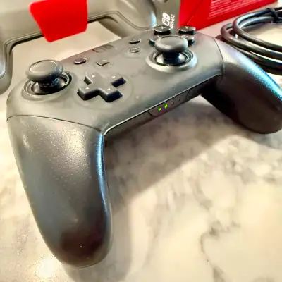Switch Pro Controller with BONUS - Excellent, View more