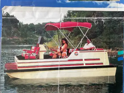 Beau ponton en fibre de verre injecté d’uréthane, insubmersible et rare! Moteur Evinrude 90 Hp , 200...