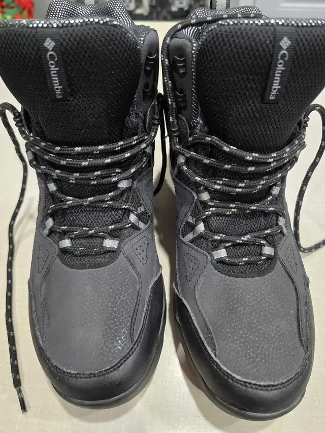 Botte Columbia 10 homme presque neuve in Men's Shoes in Granby - Image 3