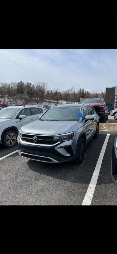 Je vends mon Volkswagen Taos Comfortline 4MOTION 2022, couleur grise, ultra propre comme neuf. ✔️ 50...