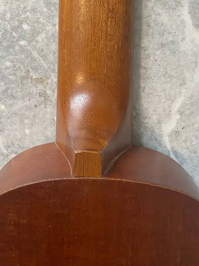 vintage Japanese Bishop ukulele model 11-100. in Other in Markham / York Region - Image 9