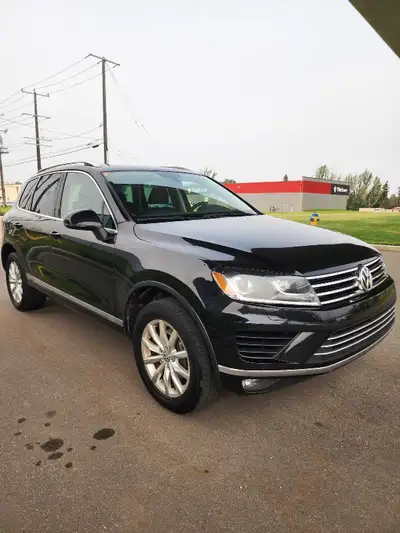 2016 Volkswagen Touareg Sport/Lux/Executive – Fully Loaded AWD Well-maintained Volkswagen Touareg wi...