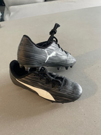 Puma Soccer Cleats Shoes - Size 4 