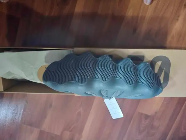 Adidas Yeezy 450 in Men's Shoes in Markham / York Region - Image 3