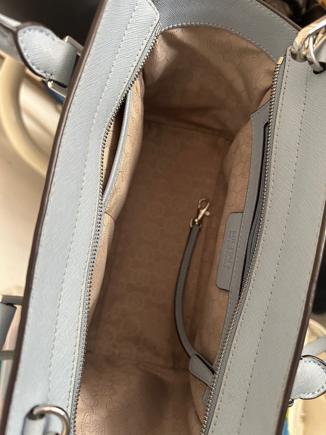 Micheal Kors handbag  in Women's - Bags & Wallets in Richmond - Image 3