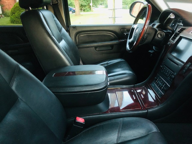 Cadillac Escalade 2010 – Toute équipée – 305000 km – 5 800 $ dans Autos et camions  à Granby - Image 2