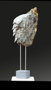 ‘’Dorsum’’ Sculpture pierre et métal de Maheux Mercier