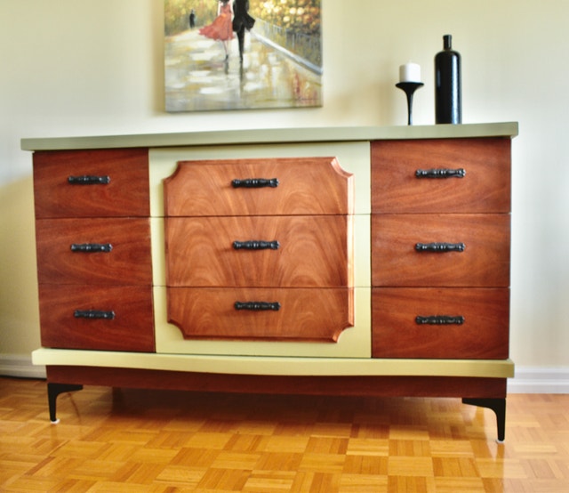 Magnifique meuble à 9 tiroirs/buffet vintage vers 1955 en chêne