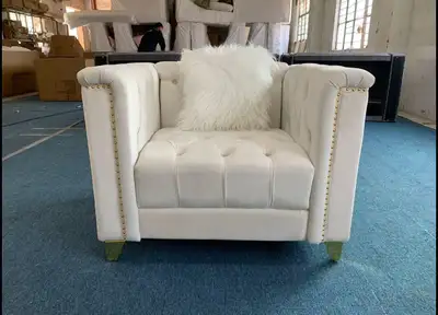 This stunning, pre-loved living room sofa set features a sophisticated tufted design with elegant go...