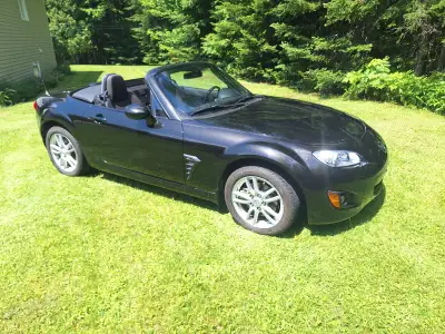 Mazda MX5 GX(édition spécial) - régulateur de vitesse - air climatisé -Couleur noir métalique - auto...