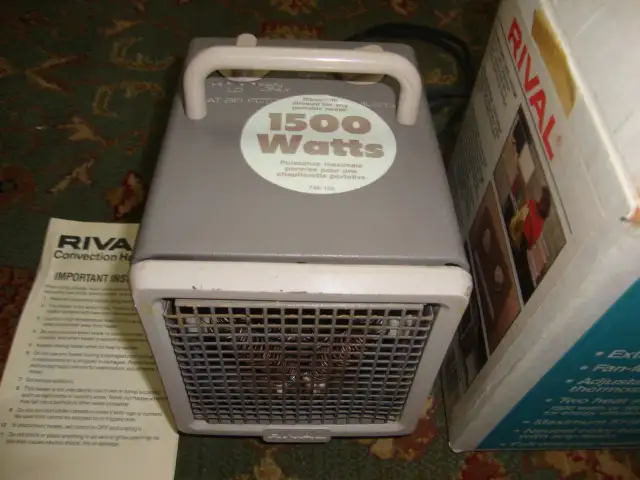 2 SMALL PORTABLE ELECTRIC HEATERS in Heaters, Humidifiers & Dehumidifiers in Norfolk County - Image 10