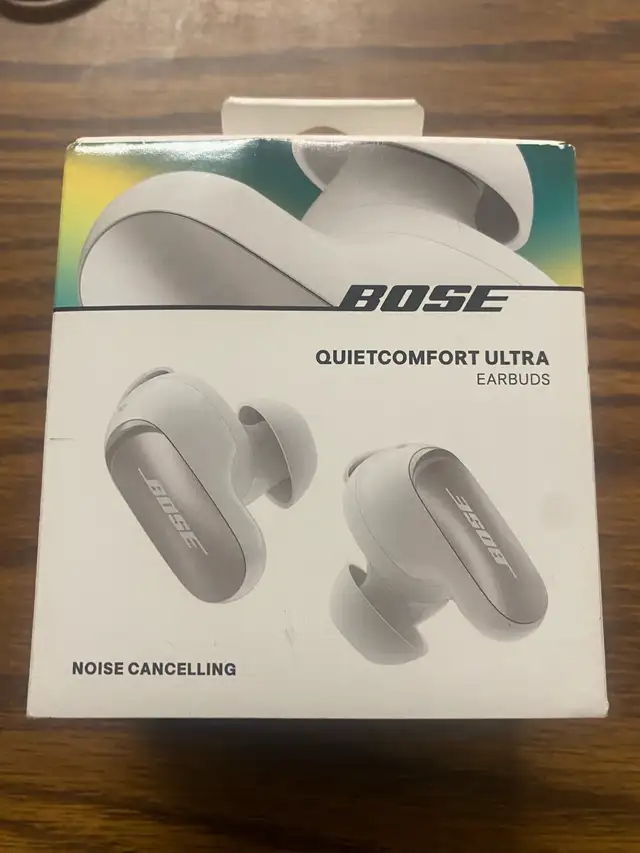 Bose QuietComfort Ultra Earbuds in Headphones in Mississauga / Peel Region - Image 2