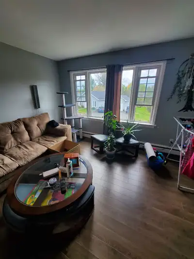 Spacious 2BED 1BATH Upper Unit w Laundry & Parking