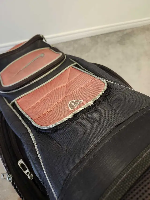 Nike 14 Way Single Strap Golf Cart Bag (READ) in Golf in Oshawa / Durham Region - Image 9