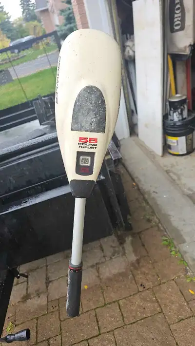 This pre-owned Prowler 55 pound thrust electric trolling motor is ready to help you navigate your fa...