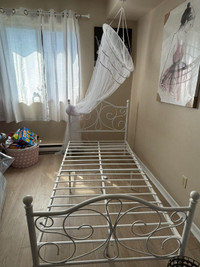 Selling Twin bed set hardly used