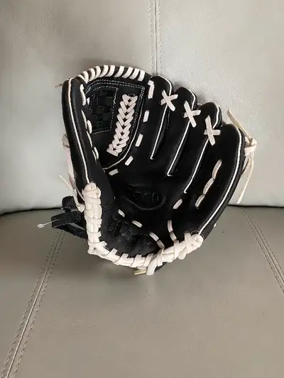 NEW great quality NEW Wilson A360 Baseball Glove 10”