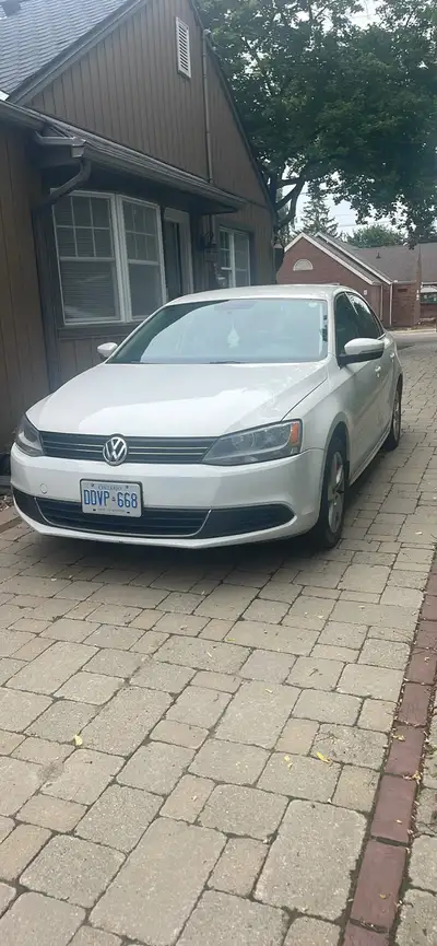 2012 Volkswagen Jetta 2.5L | Manual | 218,000 km Clutch and timing chain and exhaust were recently r...
