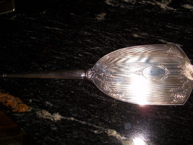Brush/mirror  Sterling Silver Set in Arts & Collectibles in Port Alberni - Image 3