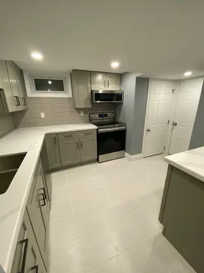 Great North End Location - 2 Bedroom ! bath Lower Unit