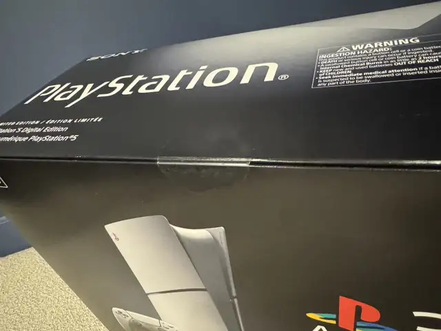 UNOPENED low Firmware 9.60 PS5 30th Anniversary Edition in Sony Playstation 5 in Ottawa - Image 3